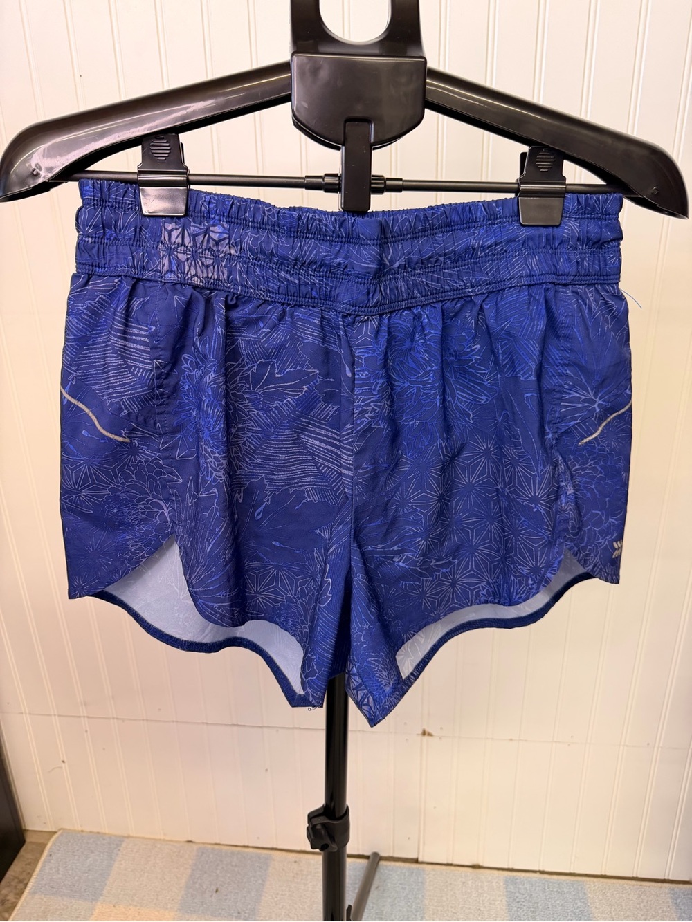 all in motion Blue Floral-Print Athletic Shorts